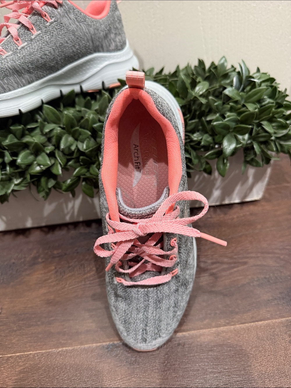 Skechers Women's Arch Fit Comfy Wave Lace Up Shoes
Gray/Pink Size 6.5 - Picture 5 of 8